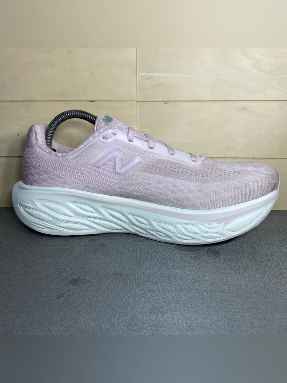 New Balance Fresh Foam 1080 Pink White Women's Size 10.5 Running Shoes Sneakers